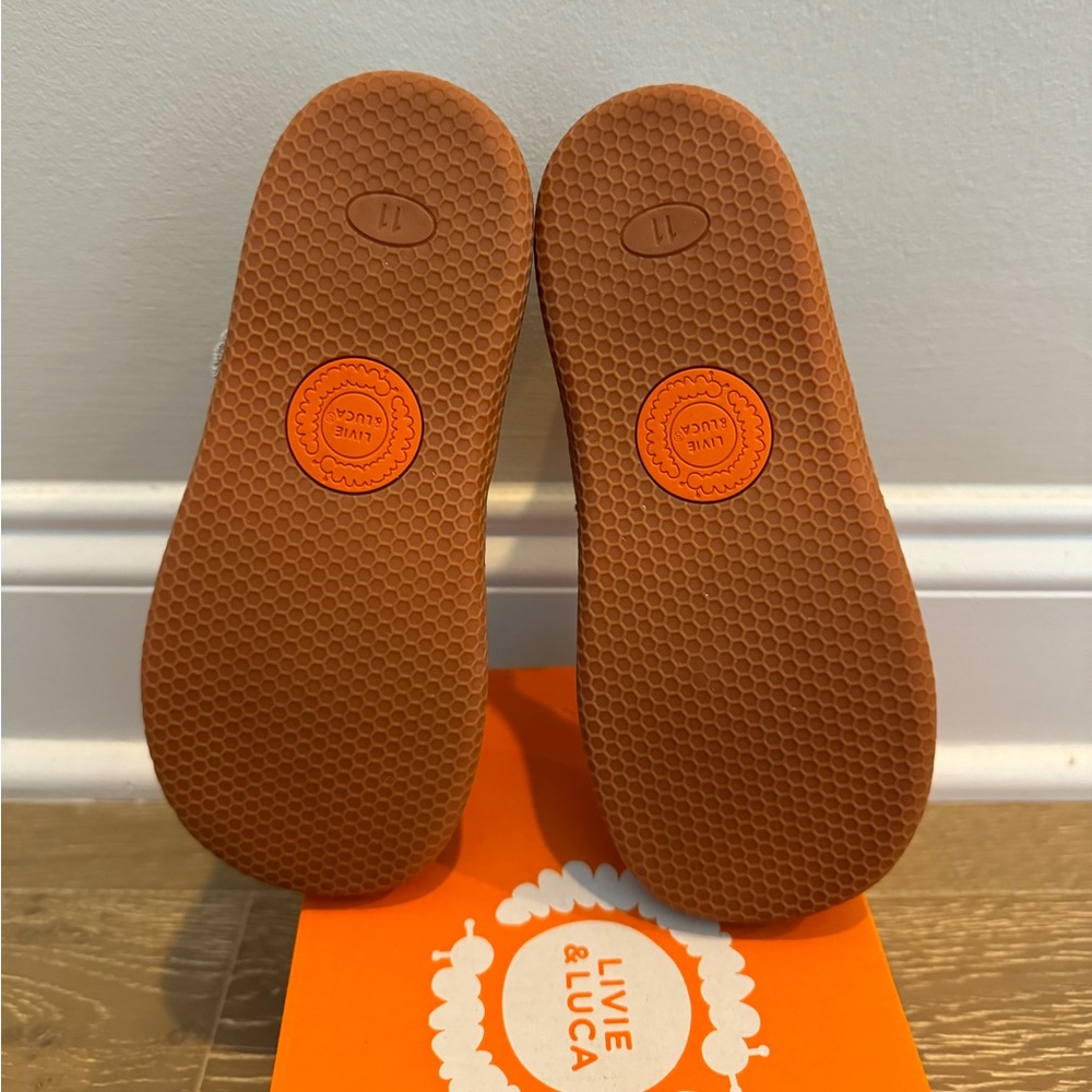Like New Livie & Luca Ruche Classic Size 11 - Picture 5 of 5